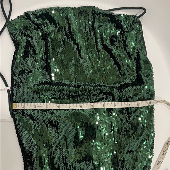 Lulu's Emerald Sequin Dress NWT. Size M fits more like a small - Picture 5 of 11